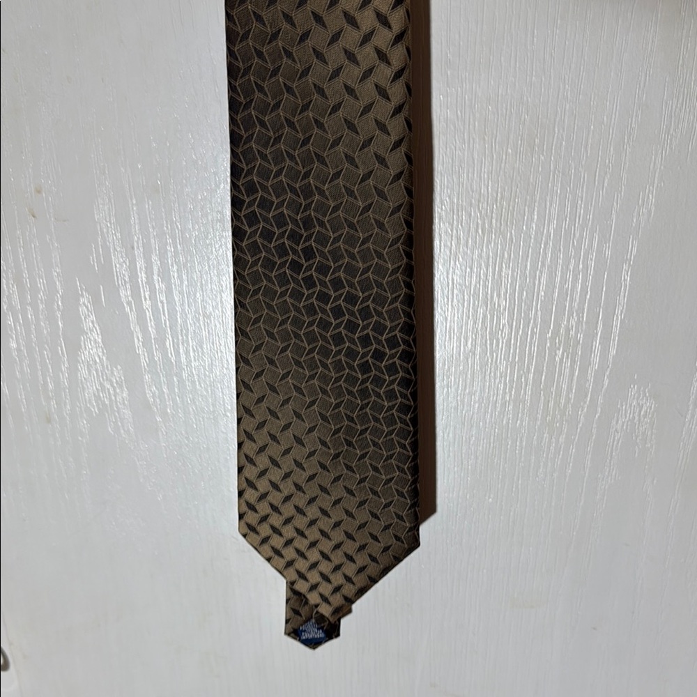 Geometric Patterned Brown Tie: EXCELLENT CONDITION